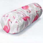 - RealHomes Özel Tasarımlı Dijital Baskılı İç Dolgulu Fermuarlı Silindir Yastık - Realhomes Gri Zikzak Zeminde Flamingolar Temalı Modern İç Dolgulu Yumuşak Silindir Form Yastık Kırlent Realhomes