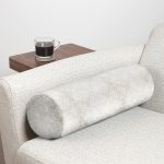 - RealHomes Özel Tasarımlı Dijital Baskılı İç Dolgulu Fermuarlı Silindir Yastık - Realhomes Krem Renkli Damask Motifleri Tasarımlı İç Dolgulu - Fermuarlı Süet Silindir Yuvarlak Yastık Kırlent Realhomes