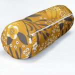 - RealHomes Özel Tasarımlı Dijital Baskılı İç Dolgulu Fermuarlı Silindir Yastık - Realhomes Sarı Zeminli Otantik Motifli Yaprak Motifli İç Dolgulu Yumuşak Silindir Form Yastık Kırlent Realhomes