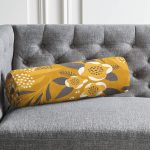 - RealHomes Özel Tasarımlı Dijital Baskılı İç Dolgulu Fermuarlı Silindir Yastık - Realhomes Sarı Zeminli Otantik Motifli Yaprak Motifli İç Dolgulu Yumuşak Silindir Form Yastık Kırlent Realhomes