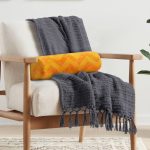 - RealHomes Özel Tasarımlı Dijital Baskılı İç Dolgulu Fermuarlı Silindir Yastık - Realhomes Sarı Turuncu Zigzag Tasarımlı Dekoratif İç Dolgulu Yumuşak Silindir Form Yastık Kırlent Realhomes