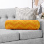 - RealHomes Özel Tasarımlı Dijital Baskılı İç Dolgulu Fermuarlı Silindir Yastık - Realhomes Sarı Turuncu Zigzag Tasarımlı Dekoratif İç Dolgulu Yumuşak Silindir Form Yastık Kırlent Realhomes