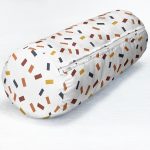 - RealHomes Özel Tasarımlı Dijital Baskılı İç Dolgulu Fermuarlı Silindir Yastık - Realhomes Renkli Minimal Dikdörtgen Çizimli İç Dolgulu Yumuşak Silindir Form Yastık Kırlent Realhomes