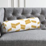 Sarı Geometrik Çizimli Dekoratif İç Dolgulu - Fermuarlı Süet Silindir Rulo Yastık Kırlent Realhomes