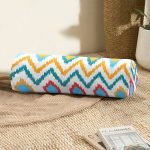 - RealHomes Özel Tasarımlı Dijital Baskılı İç Dolgulu Fermuarlı Silindir Yastık - Realhomes Renkli Geometrik Çizimli Dijital Baskılı İç Dolgulu Fermuarlı Çok Amaçlı Silindir Yastık Kırlent Realhomes