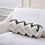 - RealHomes Özel Tasarımlı Dijital Baskılı İç Dolgulu Fermuarlı Silindir Yastık - Realhomes Mermer Zemin Geometrik Zigzag Tasarımlı İç Dolgulu - Fermuarlı Süet Silindir Rulo Yastık Kırlent Realhomes