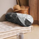 - RealHomes Özel Tasarımlı Dijital Baskılı İç Dolgulu Fermuarlı Silindir Yastık - Realhomes  Siyah Gri Mermer Motifli Dijital Baskılı İç Dolgulu - Fermuarlı Süet Silindir Rulo Yastık Kırlent Realhomes