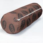 - RealHomes Özel Tasarımlı Dijital Baskılı İç Dolgulu Fermuarlı Silindir Yastık - Realhomes Kahve Zeminli Yaprak Tasarımlı Dijital Baskılı İç Dolgulu - Fermuarlı Süet Silindir Rulo Yastık Kırlent Realhomes