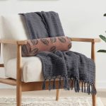 - RealHomes Özel Tasarımlı Dijital Baskılı İç Dolgulu Fermuarlı Silindir Yastık - Realhomes Kahve Zeminli Yaprak Tasarımlı Dijital Baskılı İç Dolgulu - Fermuarlı Süet Silindir Rulo Yastık Kırlent Realhomes