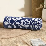 - RealHomes Özel Tasarımlı Dijital Baskılı İç Dolgulu Fermuarlı Silindir Yastık - Realhomes  Lacivert Zeminli Beyaz Tropik Yaprak Motifli İç Dolgulu - Fermuarlı Süet Silindir Rulo Yastık Kırlent Realhomes