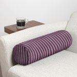 - RealHomes Özel Tasarımlı Dijital Baskılı İç Dolgulu Fermuarlı Silindir Yastık - Realhomes Açık Koyu Mürdüm Renkli Çizgi Tasarımlı Dekoratif İç Dolgulu Fermuarlı Çok Amaçlı Silindir Yastık Kırlent Realhomes