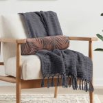 - RealHomes Özel Tasarımlı Dijital Baskılı İç Dolgulu Fermuarlı Silindir Yastık - Realhomes  Kahve Zemin Siyah Tüy Tasarımlı İç Dolgulu Fermuarlı Çok Amaçlı Silindir Yastık Kırlent Realhomes