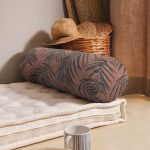 - RealHomes Özel Tasarımlı Dijital Baskılı İç Dolgulu Fermuarlı Silindir Yastık - Realhomes  Kahve Zemin Siyah Tüy Tasarımlı İç Dolgulu Fermuarlı Çok Amaçlı Silindir Yastık Kırlent Realhomes