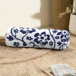 - RealHomes Özel Tasarımlı Dijital Baskılı İç Dolgulu Fermuarlı Silindir Yastık - Realhomes  Beyaz Zemin Lacivert Gül Motifli Dekoratik İç Dolgulu - Fermuarlı Süet Berjer Silindir Yastık Kırlent Realhomes
