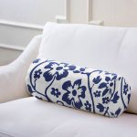 - RealHomes Özel Tasarımlı Dijital Baskılı İç Dolgulu Fermuarlı Silindir Yastık - Realhomes  Beyaz Zemin Lacivert Gül Motifli Dekoratik İç Dolgulu - Fermuarlı Süet Berjer Silindir Yastık Kırlent Realhomes