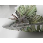 - Suet-K10000-Gorsel-2 - Realhomes Çift Taraflı Tropik Yaprak Motifli Dijital Baskılı Modern Süet Yastık Kırlent Kılıfı Realhomes