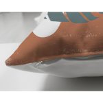 - Suet-K10015-Gorsel-2 - Realhomes Çift Taraflı Renkli Zemin Tropik Yaprak Çizimli Dijital Baskılı Dekoratif Süet Yastık Kırlent Kılıfı Realhomes