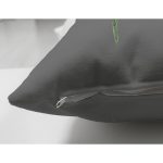 - Suet-K10046-Gorsel-2 - Realhomes Çift Taraflı Gri Zeminli Çiçek Tasarımlı Dijital Baskılı Modern Süet Yastık Kırlent Kılıfı Realhomes