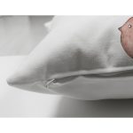 - Suet-K10061-Gorsel-2 - Realhomes Çift Taraflı Tahta Süsler Tasarımlı Dijital Baskılı Dekoratif Süet Yastık Kırlent Kılıfı Realhomes