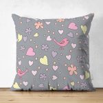 - Suet-K1009-Gorsel - Realhomes Realhomes Çift Taraflı Gri Zeminde Renkli Çiçek ve Kalp Tasarımlı Dijital Baskılı Modern Süet Yastık Kırlent Kılıfı Realhomes