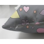 - Suet-K1009-Gorsel-2 - Realhomes Realhomes Çift Taraflı Gri Zeminde Renkli Çiçek ve Kalp Tasarımlı Dijital Baskılı Modern Süet Yastık Kırlent Kılıfı Realhomes