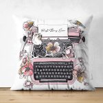 - Suet-K10139-Gorsel - Realhomes Çift Taraflı Pembe Antika Daktilo Çizimli Dijital Baskılı Dekoratif Süet Yastık Kırlent Kılıfı Realhomes