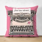 Çift Taraflı Pembe Zemin Daktilo Tasarımlı Dijital Baskılı Modern Süet Yastık Kırlent Kılıfı Realhomes