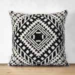 - Suet-K10197-Gorsel - Realhomes Çift Taraflı Siyah Beyaz İskandinav Desen Tasarımlı Dijital Baskılı Modern Süet Yastık Kırlent Kılıfı Realhomes