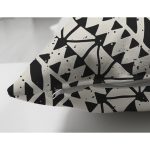 - Suet-K10197-Gorsel-2 - Realhomes Çift Taraflı Siyah Beyaz İskandinav Desen Tasarımlı Dijital Baskılı Modern Süet Yastık Kırlent Kılıfı Realhomes