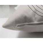 - Suet-K10298-Gorsel-2 - Realhomes Çift Taraflı Soyut Tarzda Onedraw Çizimli Dijital Baskılı Dekoratif Süet Yastık Kırlent Kılıfı Realhomes