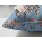 - Suet-K10415-Gorsel-2 - Realhomes Çift Taraflı Mavi Zemin Papatya & Gül Tasarımlı Dijital Baskılı Modern Süet Yastık Kırlent Kılıfı Realhomes