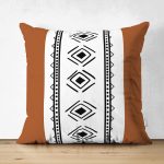 - Suet-K10442-Gorsel - Realhomes Çift Taraflı Kahve & Beyaz Zemin Etnik Figürlü Bohem Desenli Dijital Baskılı Dekoratif Süet Yastık Kırlent Kılıfı Realhomes