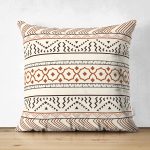 - Suet-K10449-Gorsel - Realhomes Çift Taraflı Krem Zemin Etnik Tasarımlı Dijital Baskılı Modern Süet Yastık Kırlent Kılıfı Realhomes