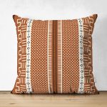 - Suet-K10453-Gorsel - Realhomes Çift Taraflı Kahve Zemin Etnik Figürlü Bohem Desenli Dijital Baskılı Modern Süet Yastık Kırlent Kılıfı Realhomes