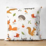 - Baby pattern with cute woodland animals and birds. - Realhomes Çift Taraflı Orman Temalı Sevimli Hayvanlar Dijital Baskılı Özel Tasarım Modern Süet Yastık Kırlent Kılıfı Realhomes