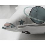 - Suet-K1304-Gorsel-2 - Realhomes Çift Taraflı Uzay Temalı Gezegen Ve Roket Desenli Dijital Baskılı Özel Tasarım Modern Süet Yastık Kırlent Kılıfı Realhomes