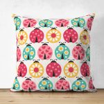 - Suet-K1332-Gorsel - Realhomes Çift Taraflı Rengarenk Uğur Böcekleri Desenli Dijital Baskılı Özel Tasarım Modern Süet Yastık Kırlent Kılıfı Realhomes