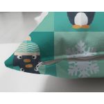 - Suet-K1342-Gorsel-2 - Realhomes Çift Taraflı Penguen Temalı Çocuk Odası Dijital Baskılı Özel Tasarım Modern Süet Yastık Kırlent Kılıfı Realhomes