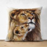 - Suet-K149-Gorsel - Realhomes Çift Taraflı Aslan Desenli Dijital Baskılı Dekoratif Modern Süet Yastık Kırlent Kılıfı Realhomes