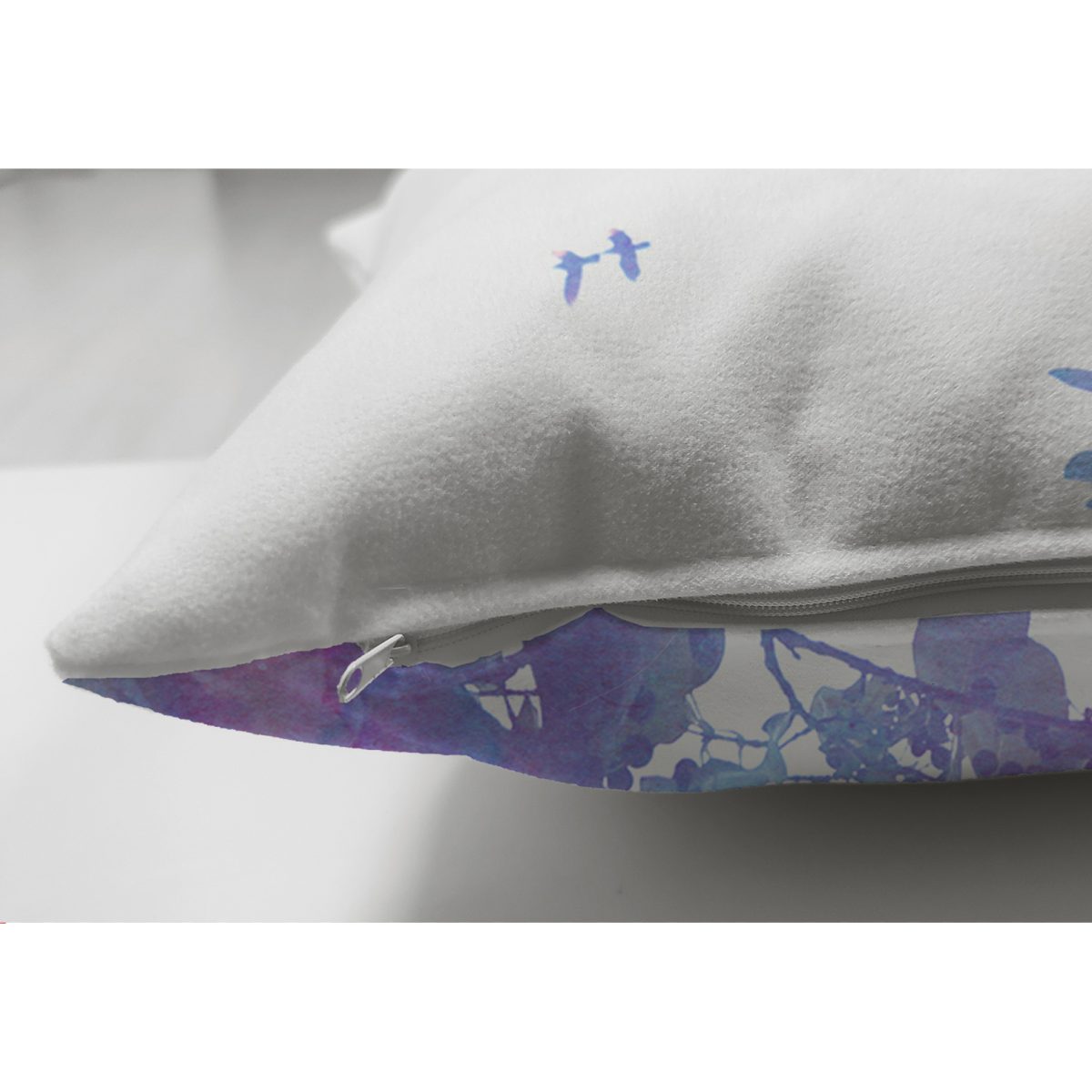 Çift Taraflı Beyaz Zeminde Sulu boya Çiçek Motifli Dijital Baskılı Dekoratif Süet Yastık Kırlent Kılıfı Realhomes