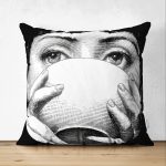 - Suet-K3346-Gorsel - Realhomes  Çift Taraflı Fornasetti Özel Tasarım Dijital Baskılı Dekoratif Süet Yastık Kırlent Kılıfı Realhomes