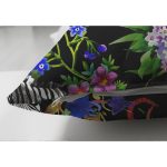 - Suet-K3431-Gorsel-2 - Realhomes Çift Taraflı Siyah Zeminde Amazon Zebra Tasarımlı Dijital Baskılı Süet Yastık Kırlent Kılıfı Realhomes