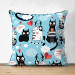 - Suet-K3488-Gorsel - Realhomes Çift Taraflı Mavi Zeminli Kedicikler Özel Tasarımlı Modern Süet Yastık Kırlent Kılıfı Realhomes