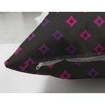 - Suet-K3533-Gorsel-2 - Realhomes Realhomes Çift Taraflı Siyah Zeminde Pembe Geometrik Desenli Dijital Baskılı Modern Süet Yastık Kırlent Kılıfı Realhomes