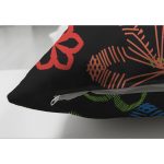 - Suet-K3540-Gorsel-2 - Realhomes Çift Taraflı Siyah Zeminde Çiçek Motifli Dijital Baskılı Modern Süet Yastık Kırlent Kılıfı Realhomes