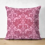 - Suet-K3615-Gorsel - Realhomes Çift Taraflı Fuşya Zeminli Damask Motifler Modern Süet Yastık Kırlent Kılıfı Realhomes