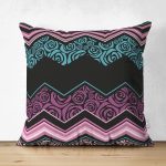 - Suet-K3620-Gorsel - Realhomes Çift Taraflı Renkli Zikzak Dijital Baskılı Modern Süet Yastık Kırlent Kılıfı Realhomes