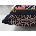 - Suet-K3724-Gorsel-2 - Realhomes Çift Taraflı Çerçeve İçinde Çiçek Motifli Özel Tasarım Dijital Baskılı Modern Süet Yastık Kırlent Kılıfı Realhomes