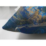 - Suet-K3740-Gorsel-2 - Realhomes Çift Taraflı Mavi Zeminli Altın Yaldızlı Dijital Baskılı Modern Süet Yastık Kırlent Kılıfı Realhomes