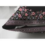 - Suet-K3794-Gorsel-2 - Realhomes Çift Taraflı Siyah Zeminde Pembe Çiçekler Özel Tasarım Dijital Baskılı Modern Süet Yastık Kırlent Kılıfı Realhomes